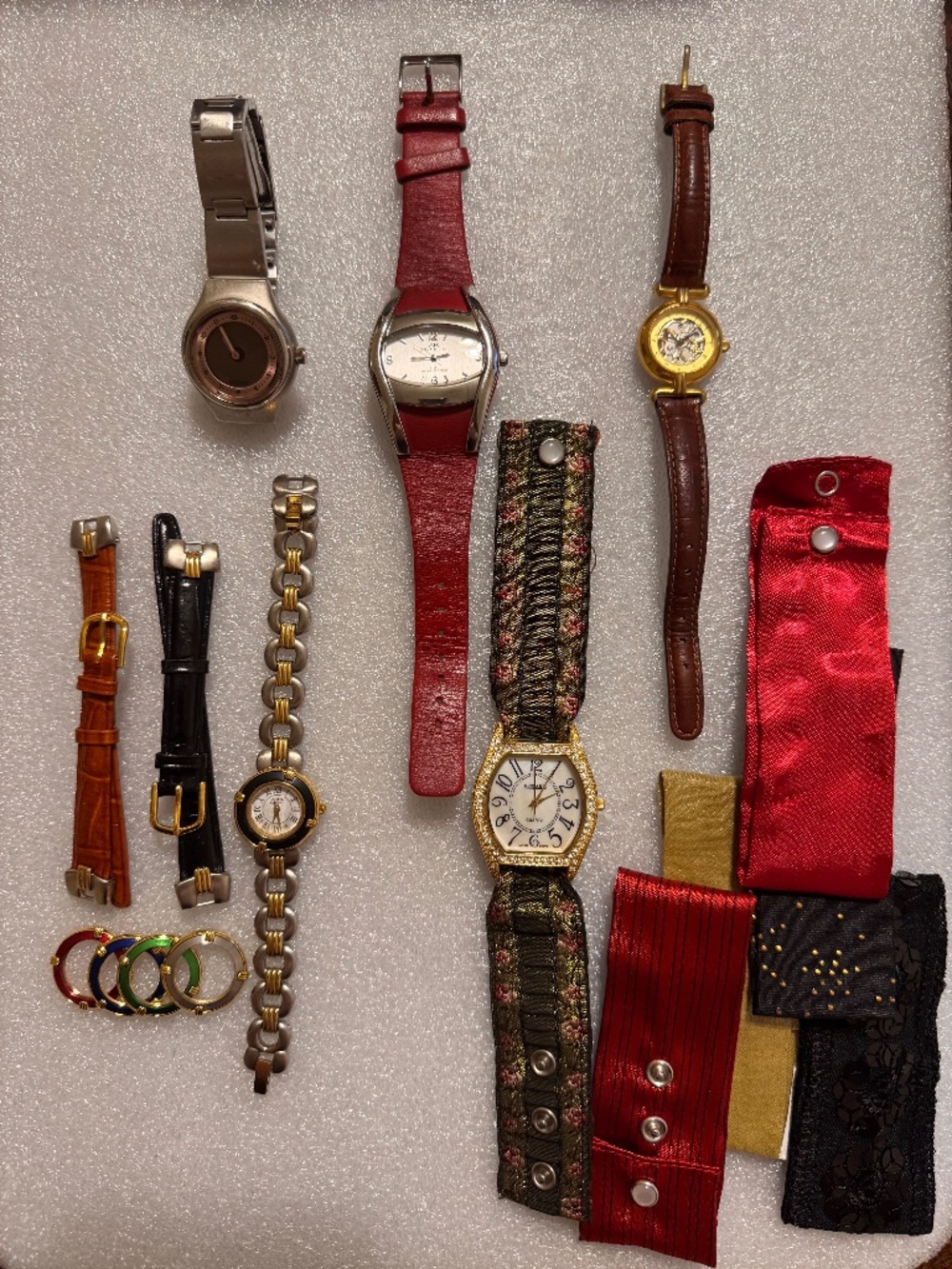 5 Watches - 2 Relic, 2 Anne Klein (1 w/ bezels and bands), Kessaris (w/ bands)